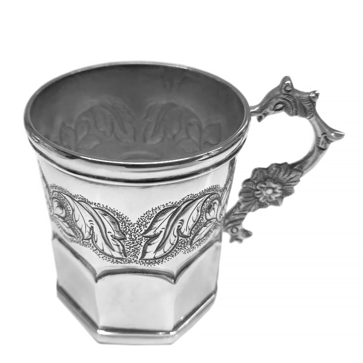 ADORNOS (PIEZAS COLONIALES) - JARRO  CINCELADO RECTO 10.5CM 260GR.